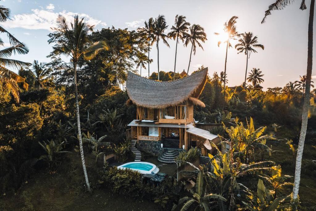 Makerti Bali~Bamboo House Villa Selat Exterior photo